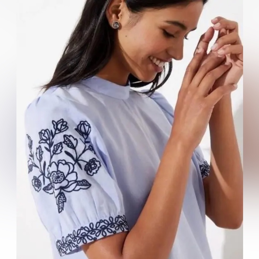 ANN TAYLOR LOFT EMBROIDERED PUFF SLEEVE TOP sz Med.